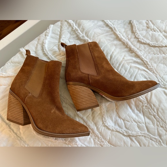 Steve Madden ankle boot Steve Madden Addy - Cognac Suede Bootie Color: Tan NWT - Picture 1 of 9